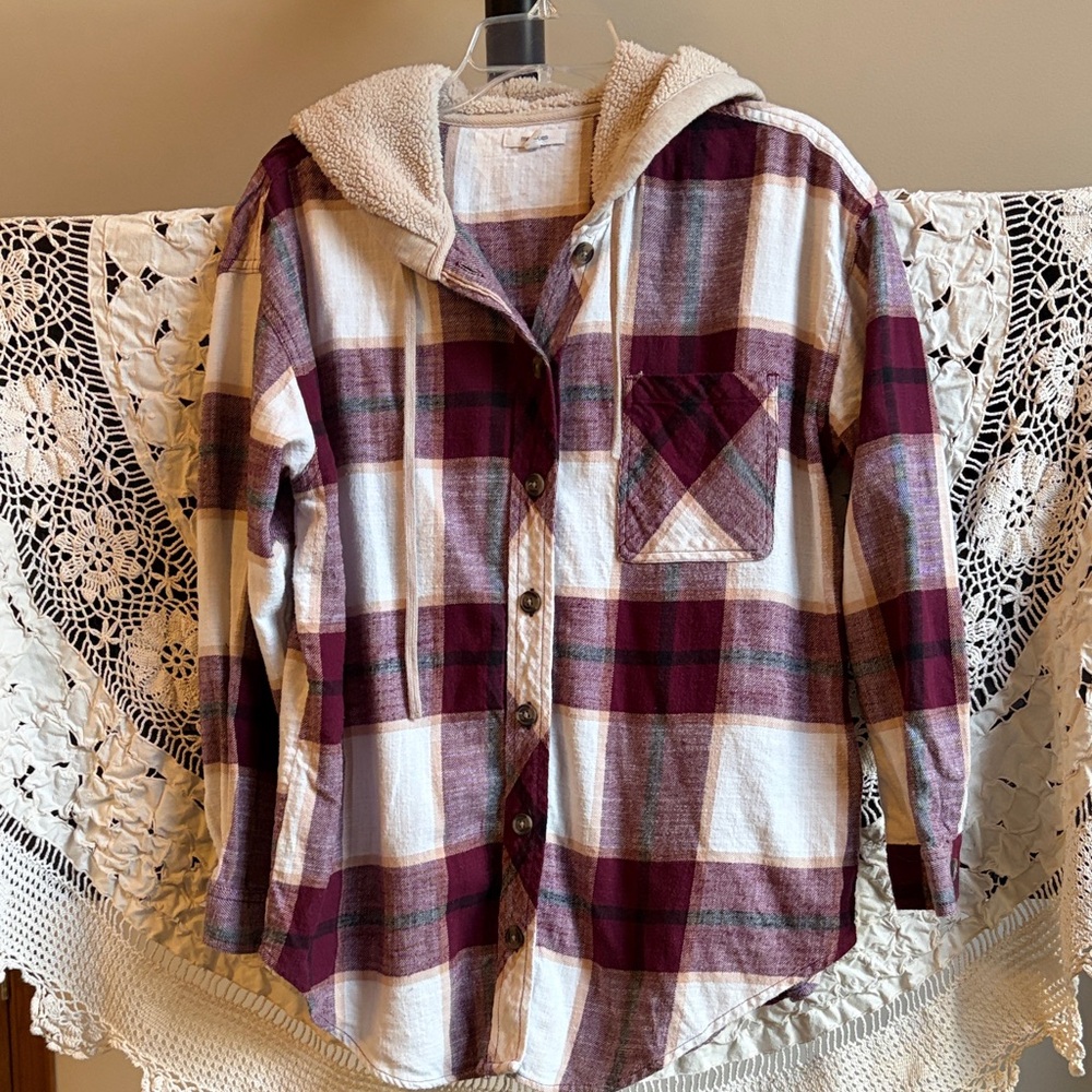 Maurices Plaid Hooded Flannel Shirt Size Large